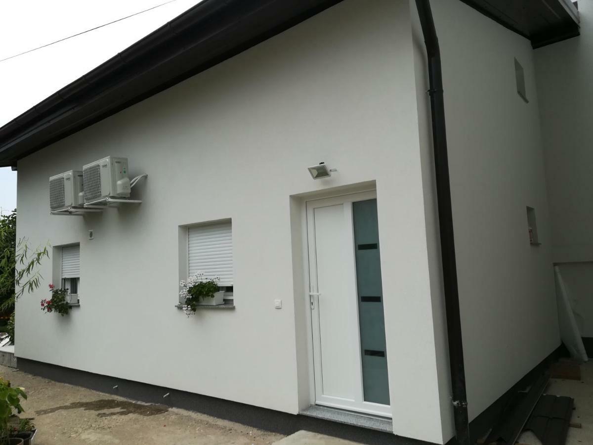 Hugo Apartment *