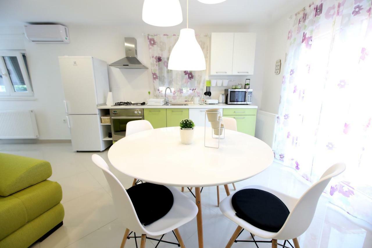 Hugo Apartment *